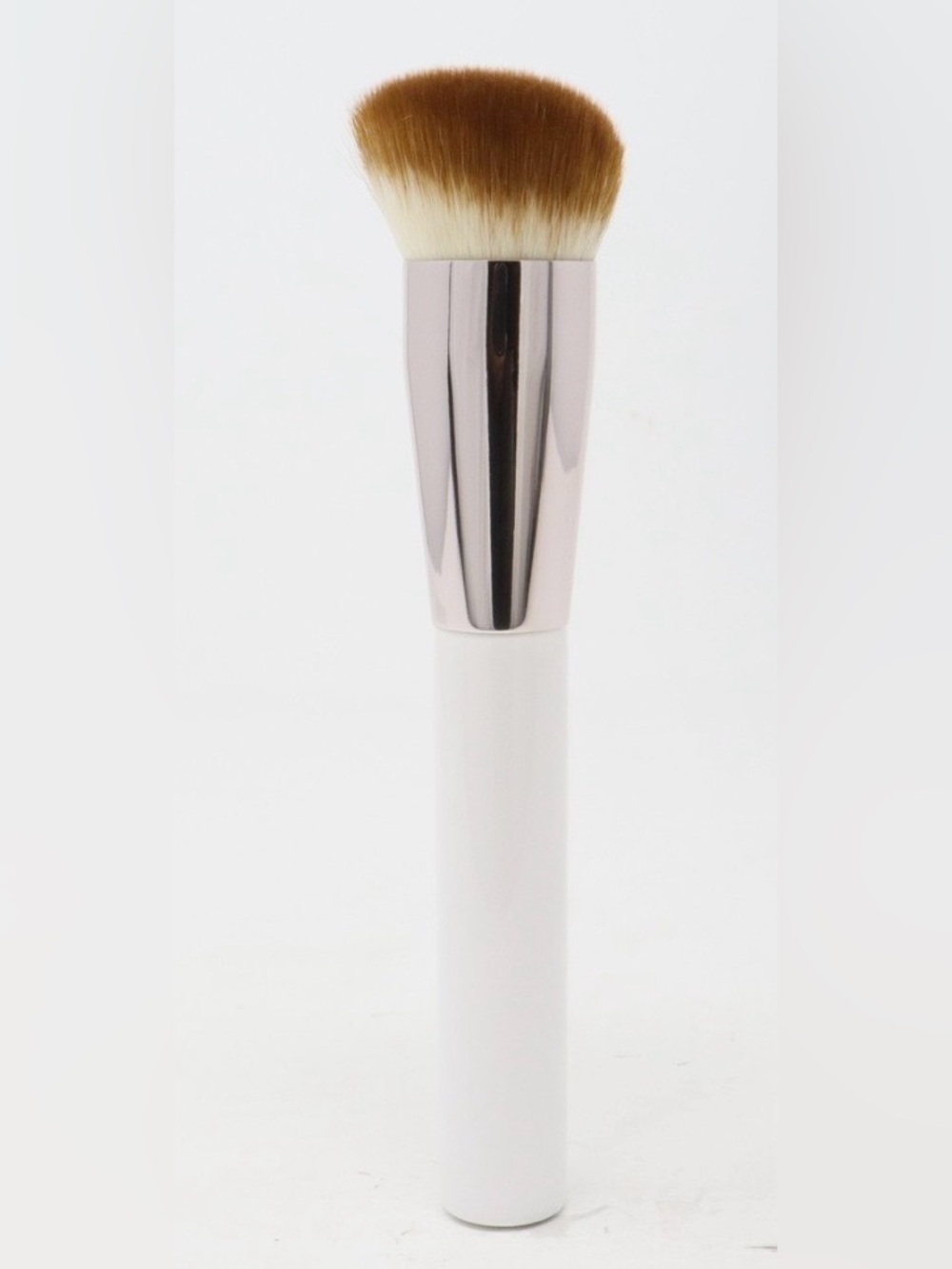 Crème de la Mer Angled Foundation Brush - White/Silver